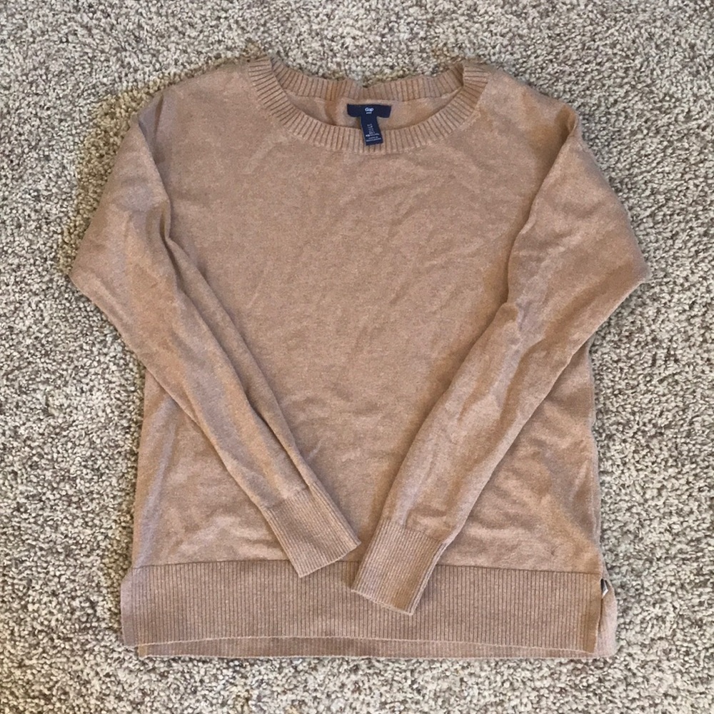 Gap sweater